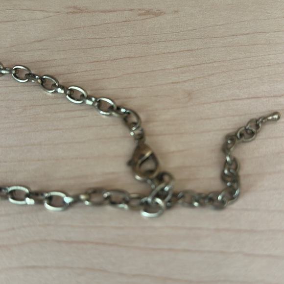 Gold, Jeweled Necklace with adjustable chain. - Picture 4 of 5